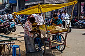 Street sellers, Old Thanjavur, Tamil Nadu. 